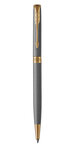 PARKER Sonnet fin stylo bille, argent ciselé, attributs dorés, recharge encre noire pointe moyenne – Livré dans son écrin