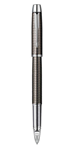Parker IM Premium,  5th,  "Gun Metal"ciselé, pointe fine, attributs chromés, recharge noire